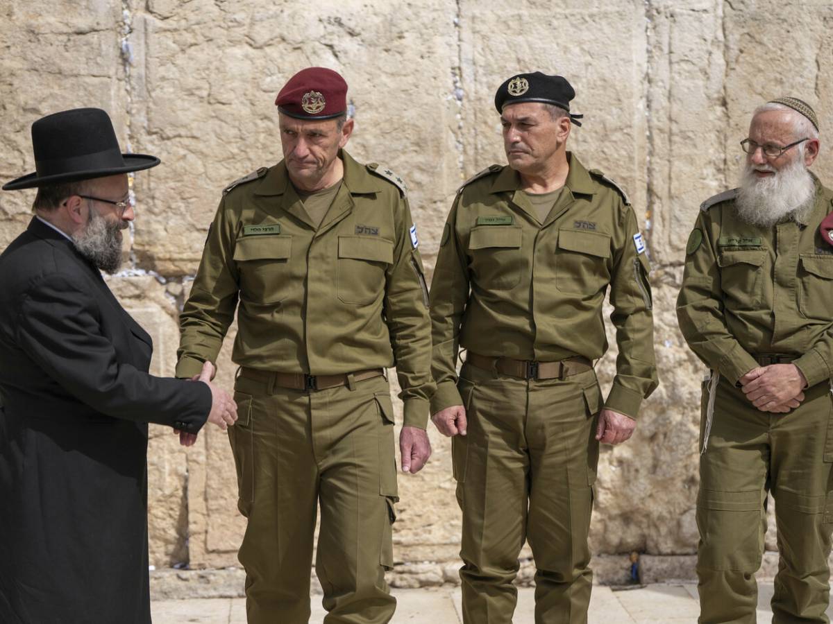 Mossad, azione sul campo. Decapitati gli ayatollah Mossad, azione sul campo. Decapitati gli ayatollah