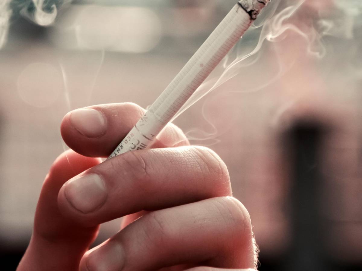 Unghie ingiallite, tutte le cause e i rimedi naturali più efficaci Unghie ingiallite, tutte le cause e i rimedi naturali più efficaci