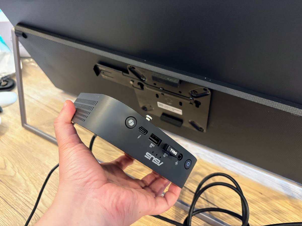 Asus Nuc 14 Pro A e Asus Zenscreen MB27ACF