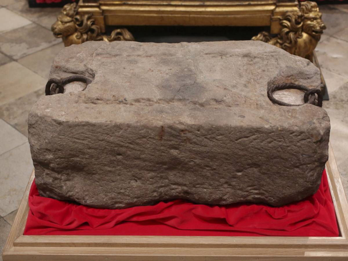 Il mistero della Pietra del Destino su cui vengono incoronati i Re d’Inghilterra
