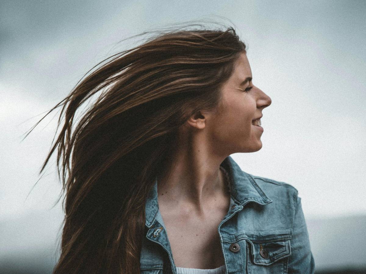 Capelli ribelli a 50 anni, ecco come domarli in modo naturale Capelli ribelli a 50 anni, ecco come domarli in modo naturale