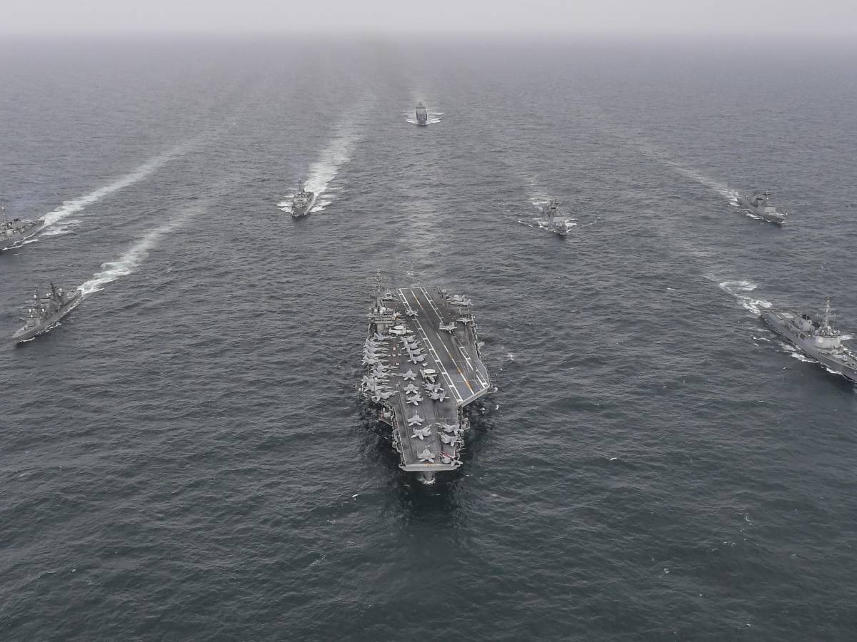 La portaerei Usa Nimitz nel Mar Cinese Meridionale: l La portaerei Usa Nimitz nel Mar Cinese Meridionale: l