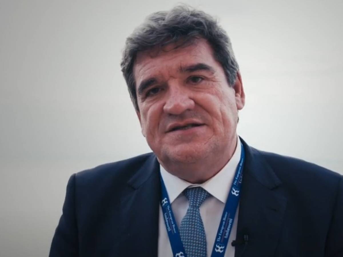 Il governatore di Banca di Spagna: "AI molto importante, ma le banche vigilino il loro uso" Il governatore di Banca di Spagna: "AI molto importante, ma le banche vigilino il loro uso"