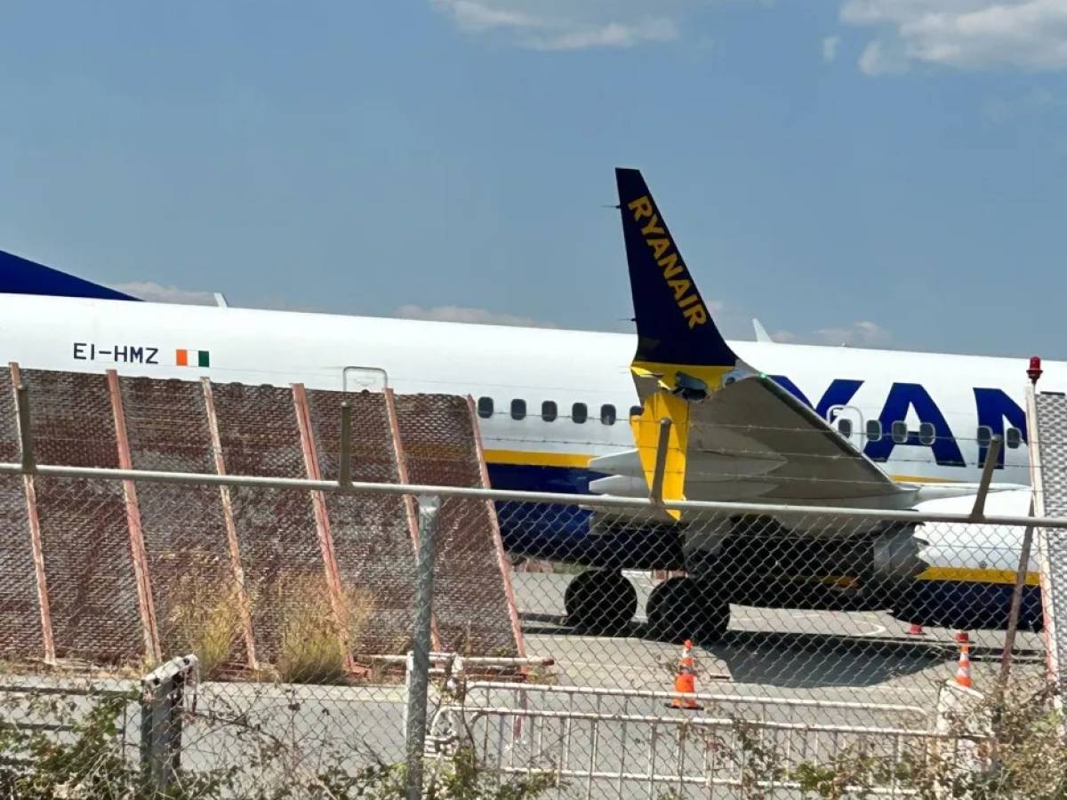 Boeing Ryanair si schianta durante l Boeing Ryanair si schianta durante l