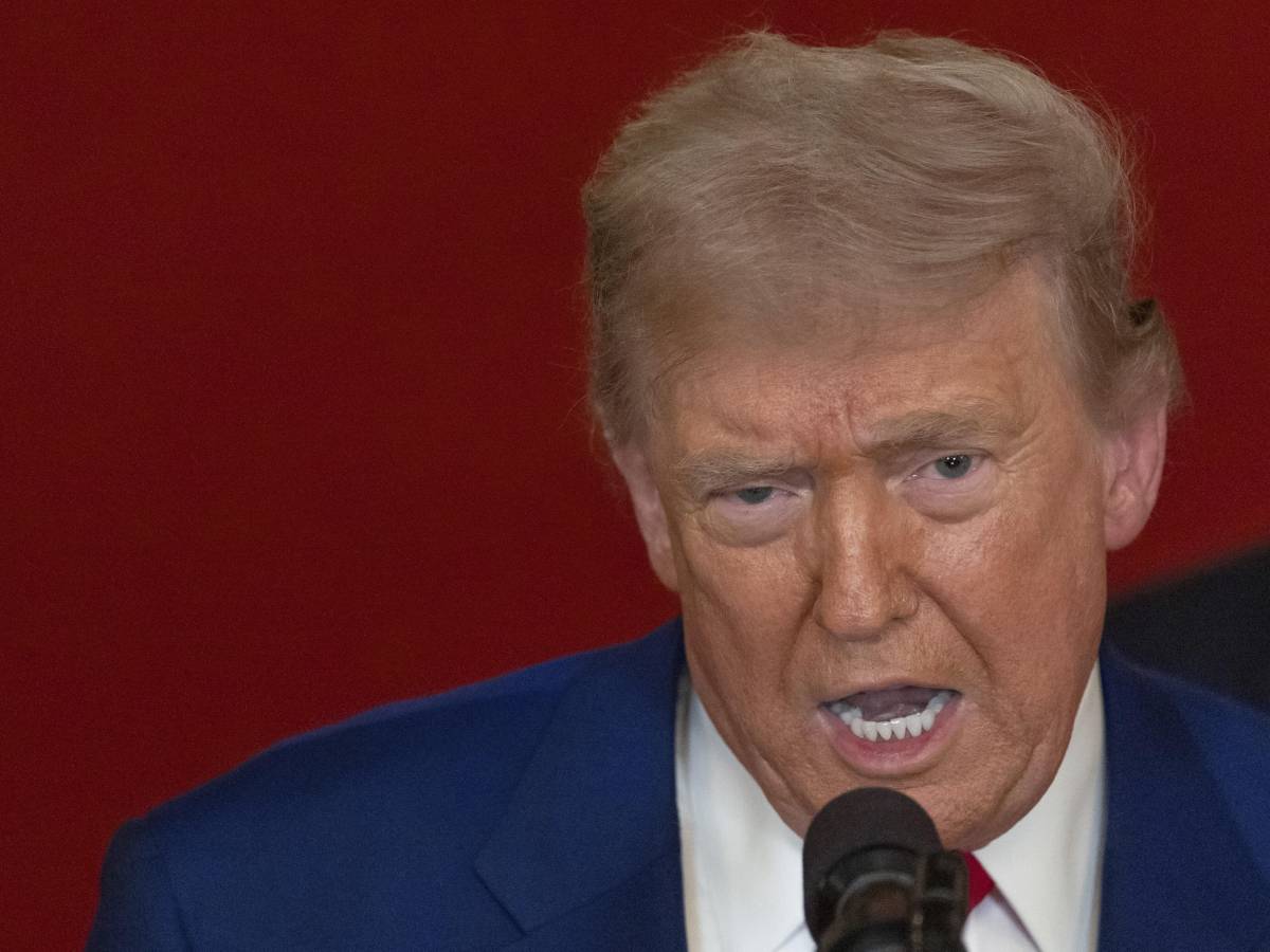 Rivelazione del WSJ: "Lettera oscena di Trump a Epstein". Lui smentisce e querela Rivelazione del WSJ: "Lettera oscena di Trump a Epstein". Lui smentisce e querela