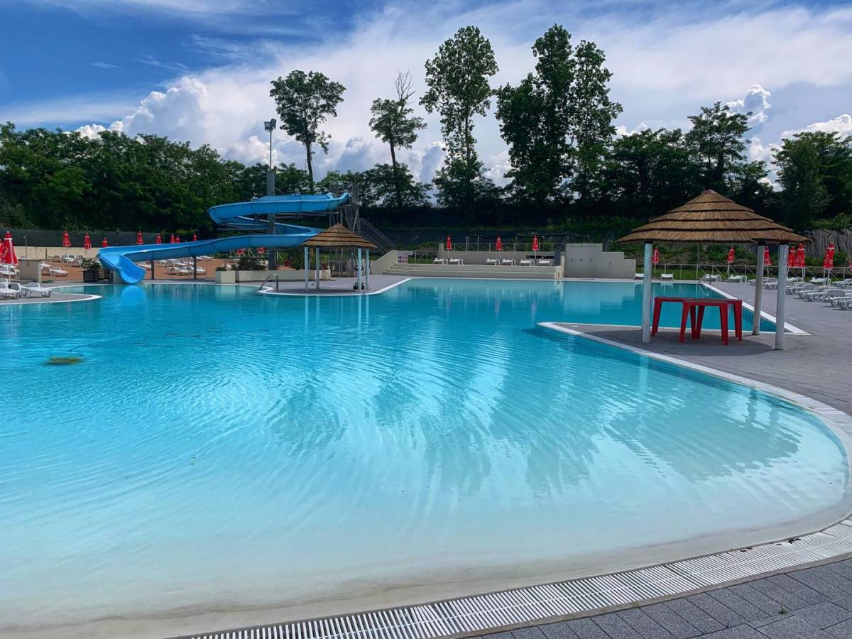 Morto il bambino di quattro anni caduto in piscina Morto il bambino di quattro anni caduto in piscina