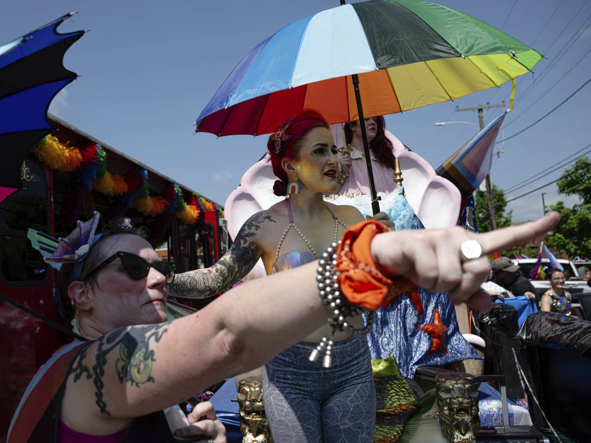 "Il gay pride con i soldi delle manifestazioni scolastiche". La denuncia della Lega "Il gay pride con i soldi delle manifestazioni scolastiche". La denuncia della Lega