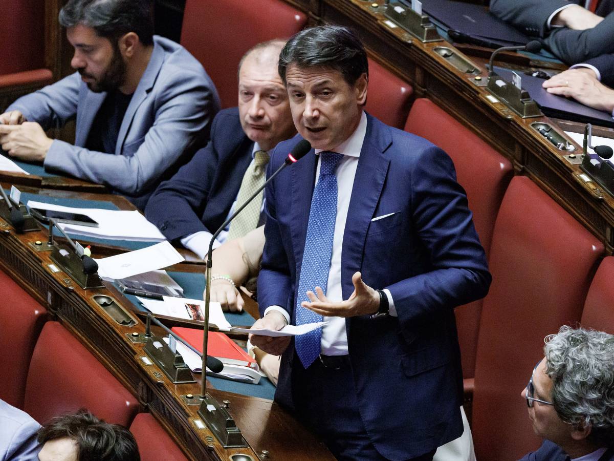 Conte dà i numeri sui migranti. FdI: "Non sa contare" Conte dà i numeri sui migranti. FdI: "Non sa contare"