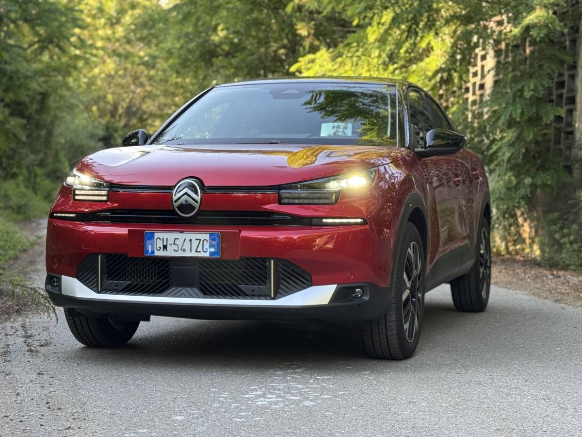 Citroen C4 2025: guarda la gallery dell'ibrida mild da 145 CV 2