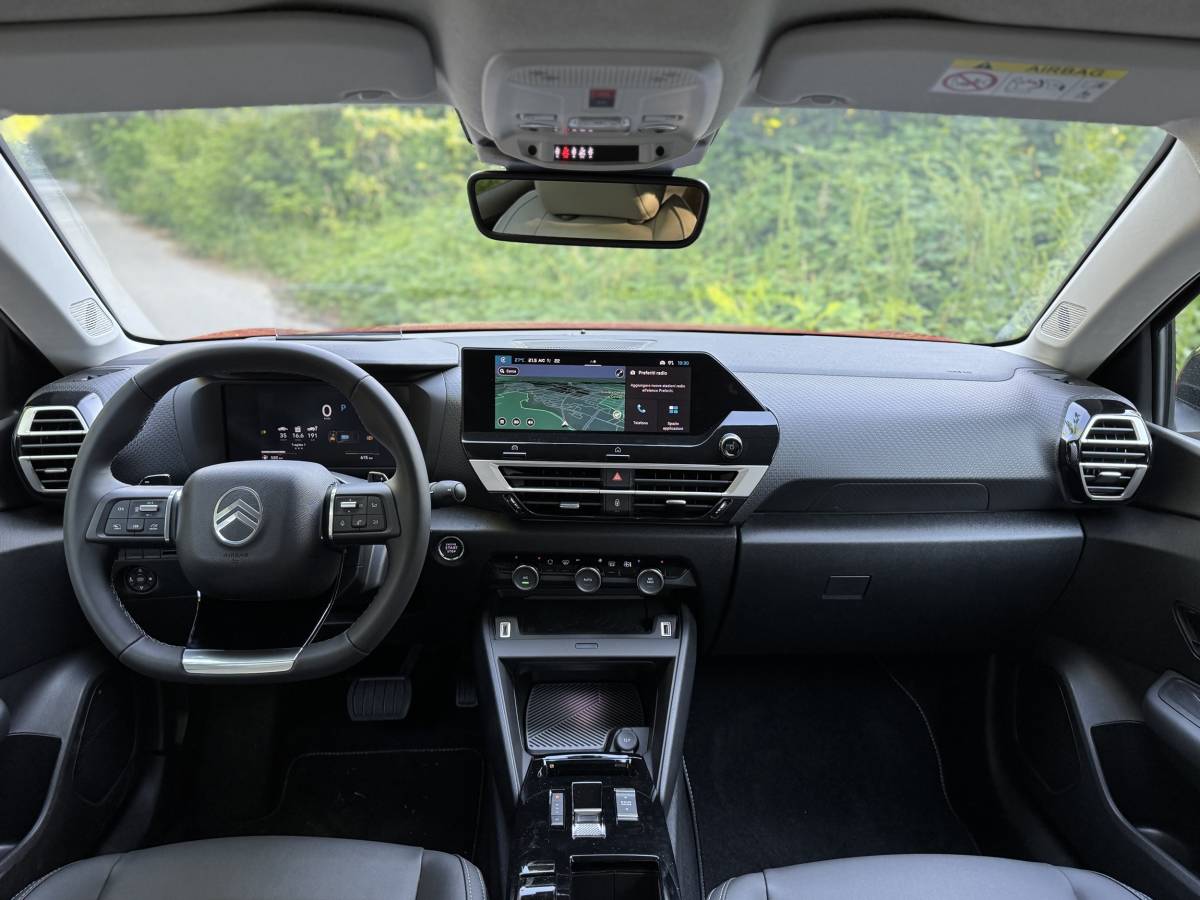 Citroen C4 2025: guarda la gallery dell'ibrida mild da 145 CV 12