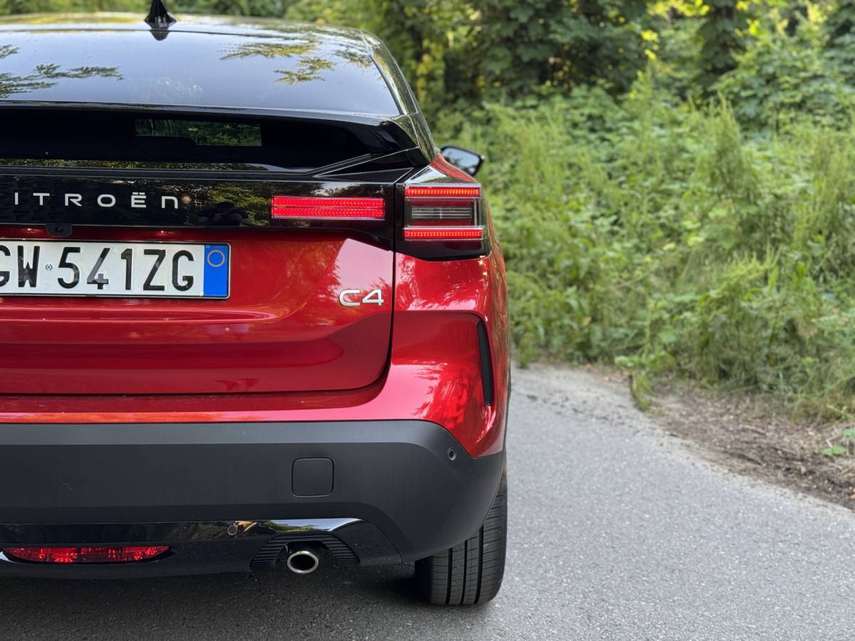 Citroen C4 2025: guarda la gallery dell'ibrida mild da 145 CV 9