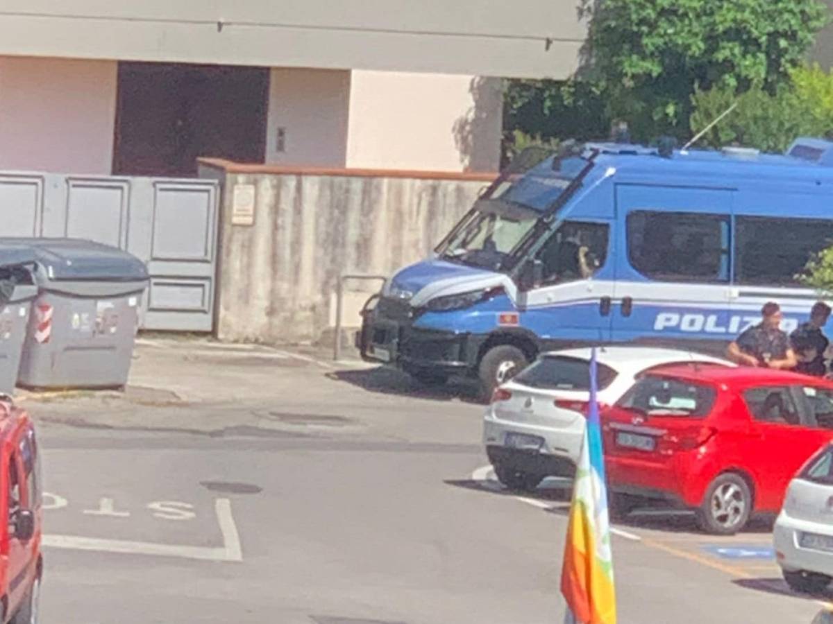 sgombero a vicofaro anche il vescovo attacca don biancalani
