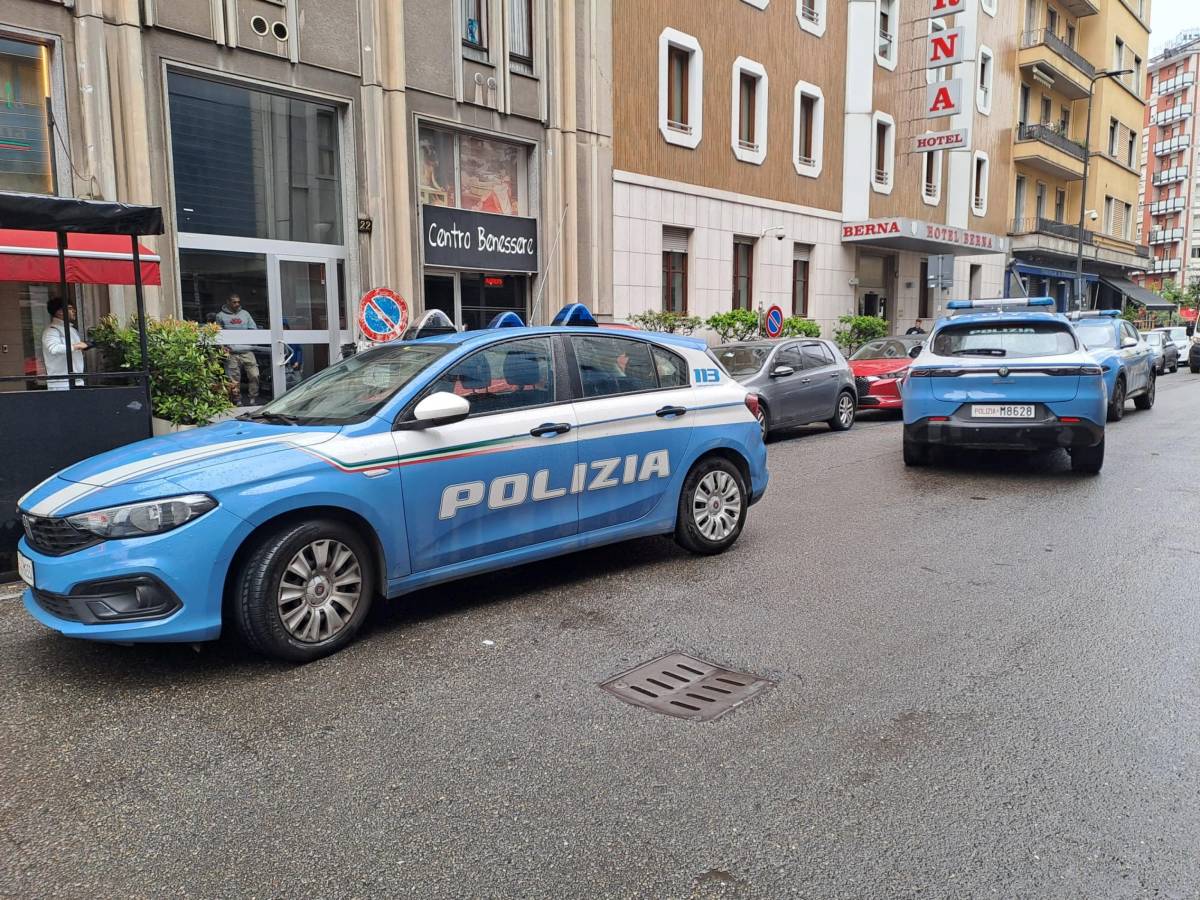 non si ferma all8217alt poi tira fuori l ascia la furia del nigeriano a caserta