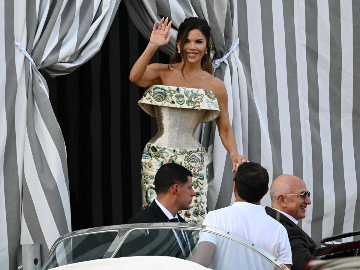 Bezos e Sanchez, a Venezia il via ai festeggiamenti sotto la pioggia Bezos e Sanchez, a Venezia il via ai festeggiamenti sotto la pioggia