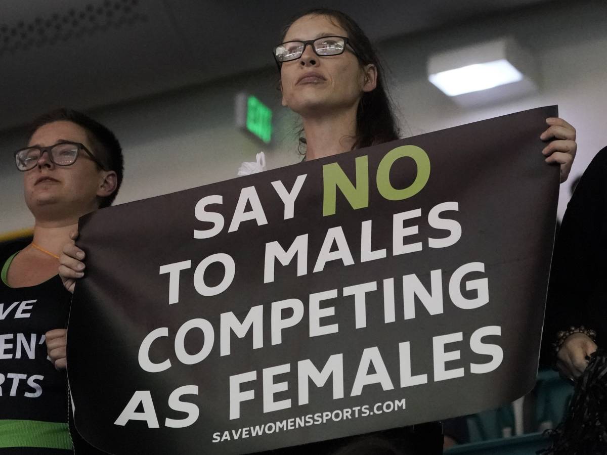 "Stop alle trans nelle gare femminili". Il Cio si schiera contro il politicamente corretto "Stop alle trans nelle gare femminili". Il Cio si schiera contro il politicamente corretto