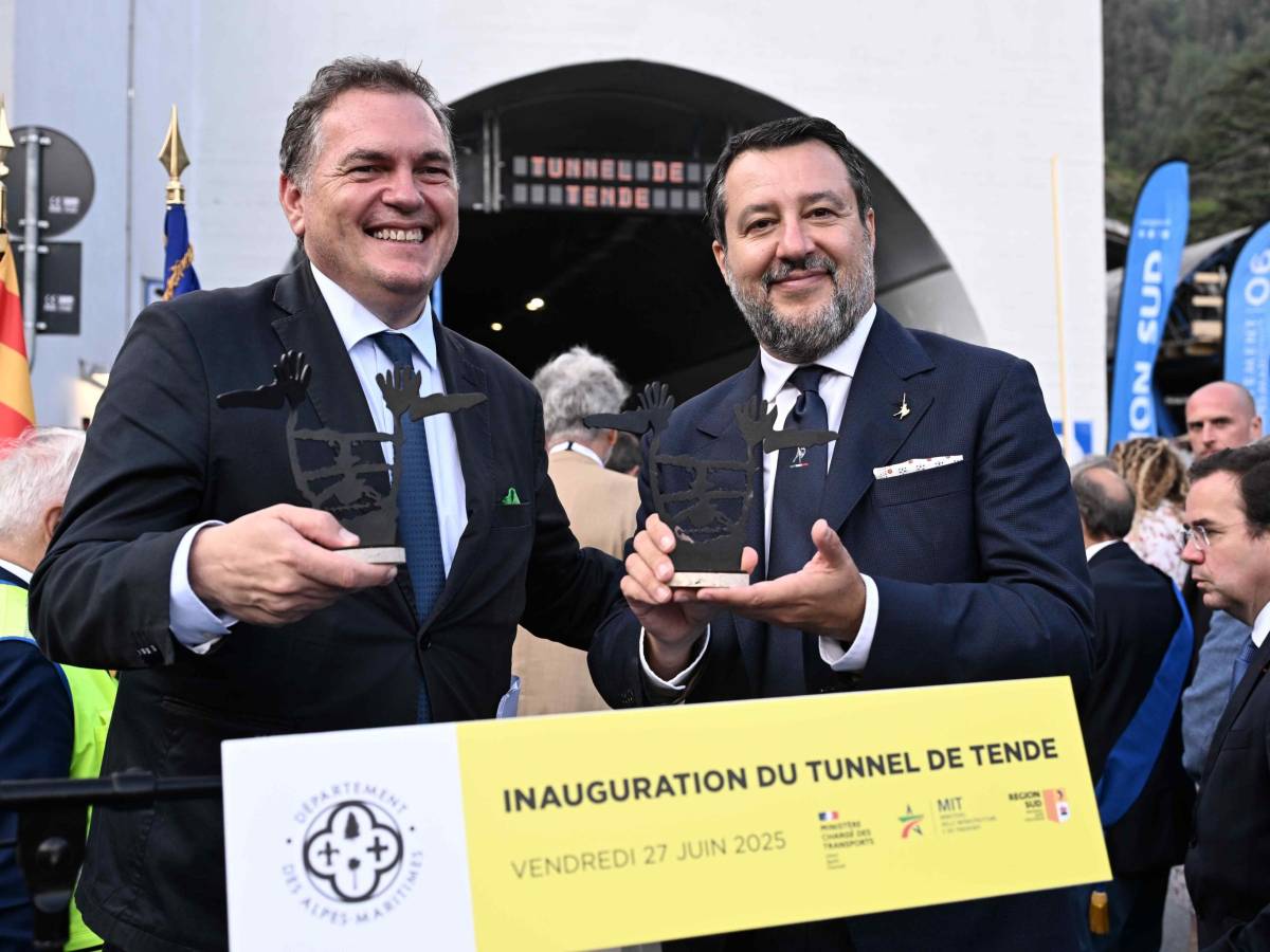 Riaperto il tunnel del Tenda. Salvini: "Ottimo risultato, torniamo a collegare Italia e Francia" Riaperto il tunnel del Tenda. Salvini: "Ottimo risultato, torniamo a collegare Italia e Francia"