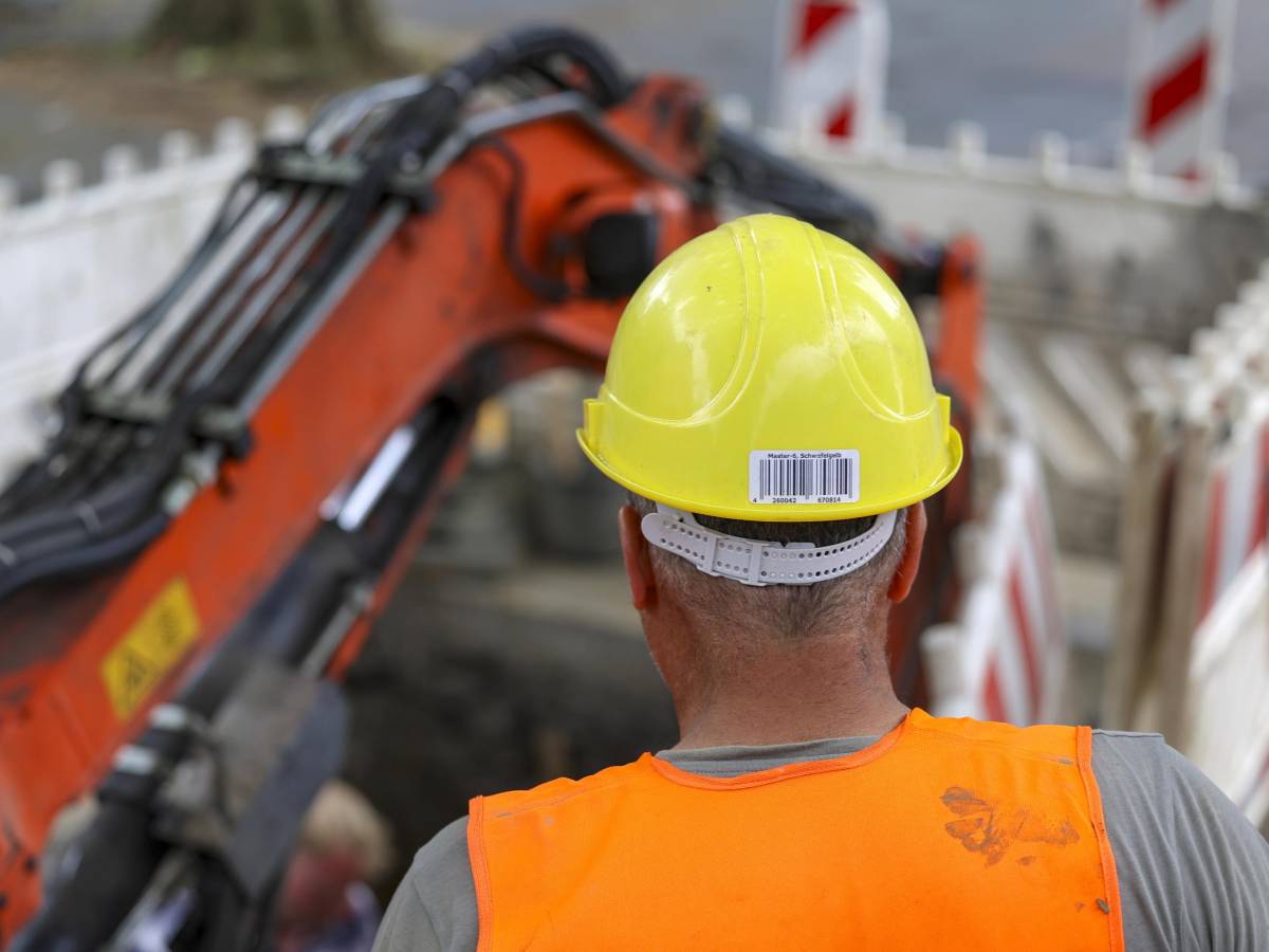 Cade dal cestello di una gru e muore operaio: gravissimo incidente sul lavoro a Torino Cade dal cestello di una gru e muore operaio: gravissimo incidente sul lavoro a Torino