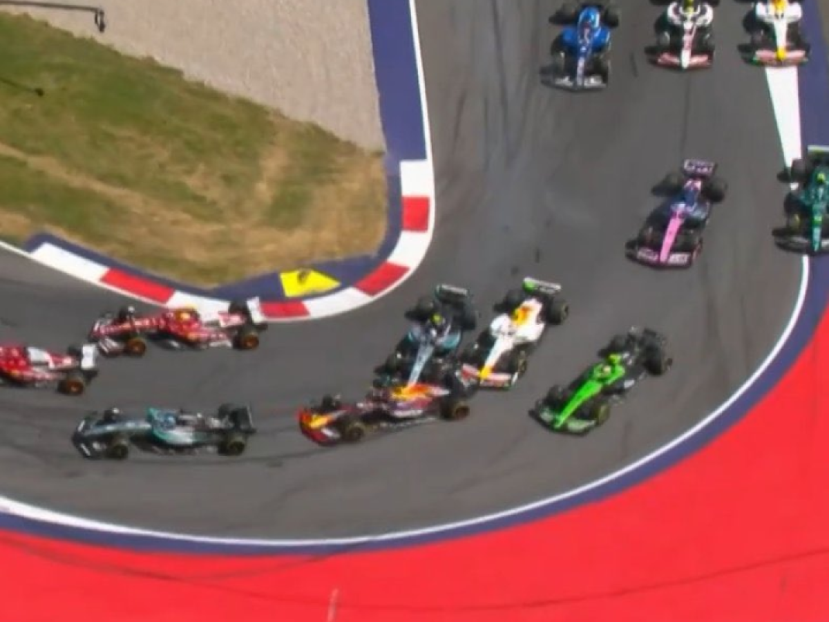 "Ho bloccato il freno", "Idioti". Scintille tra Verstappen e Antonelli al Gp d "Ho bloccato il freno", "Idioti". Scintille tra Verstappen e Antonelli al Gp d