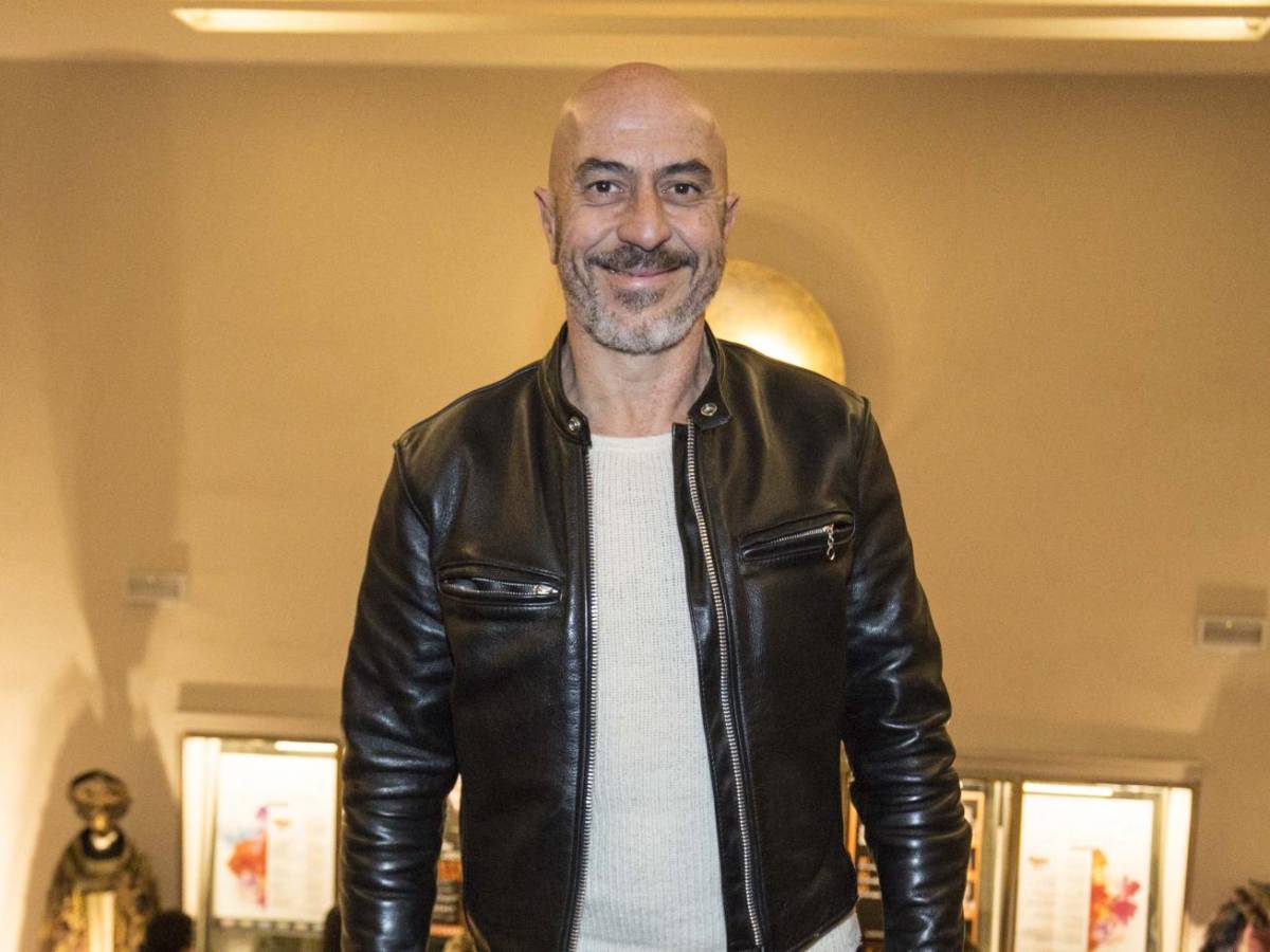 Roberto Ciufoli, gli inizi con la Premiata Ditta, la moglie Theodora e il ritorno con Pino Insegno: chi è il comico di Facci Ridere Roberto Ciufoli, gli inizi con la Premiata Ditta, la moglie Theodora e il ritorno con Pino Insegno: chi è il comico di Facci Ridere