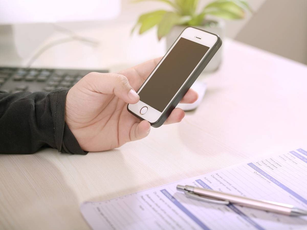 addio app a pagamento per scansionare i documenti arriva la funzione scanner direttamente su whatsapp