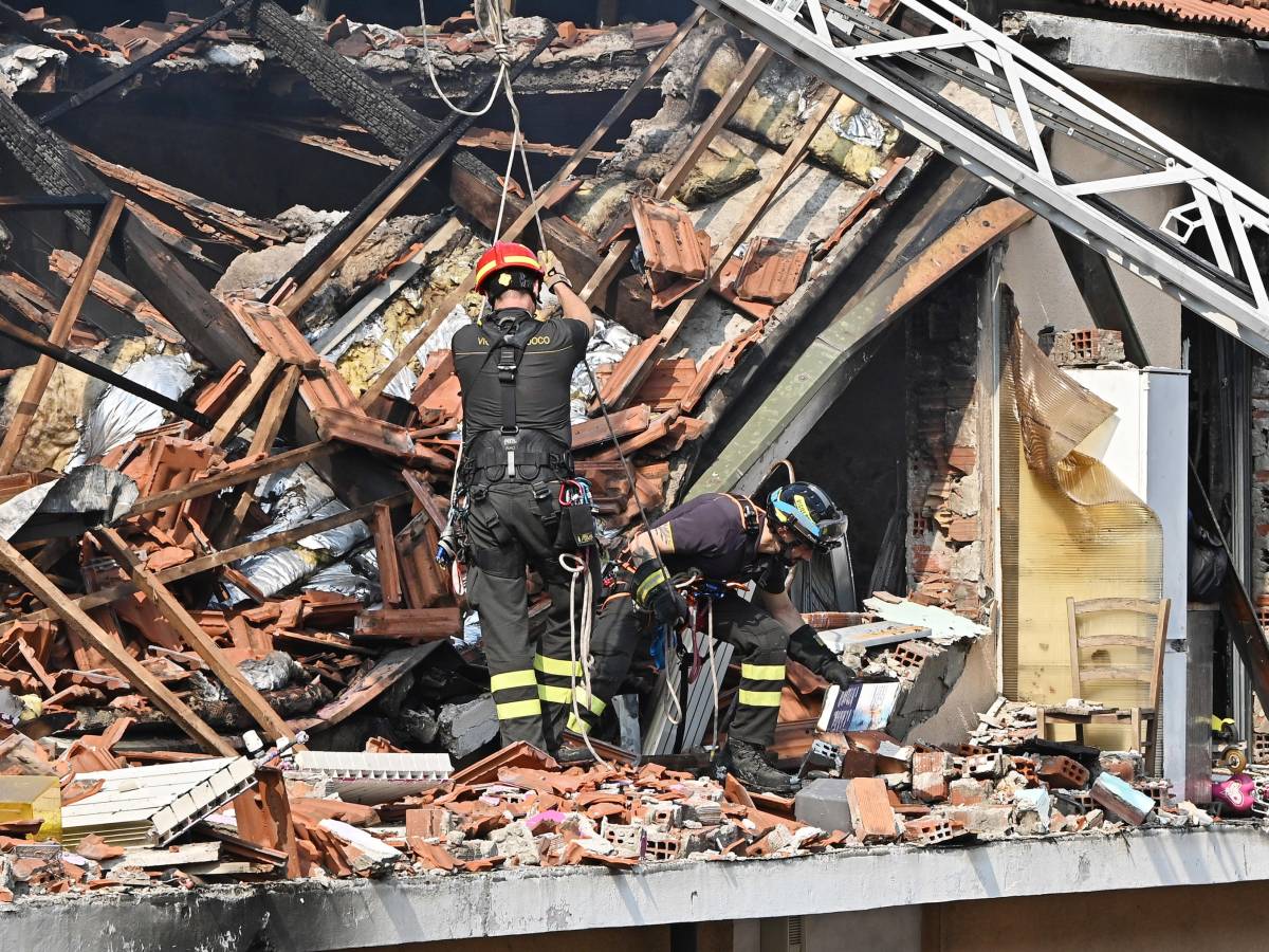 Esplosione in un appartamento vuoto: una vittima e cinque feriti Esplosione in un appartamento vuoto: una vittima e cinque feriti
