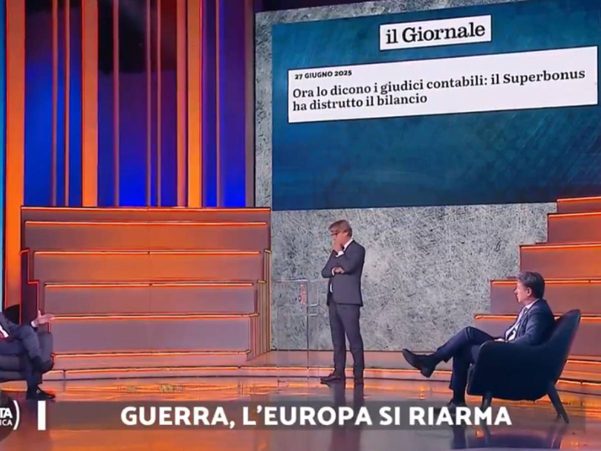 Sallusti asfalta Conte: "Hai fatto più danni della guerra in Ucraina" Sallusti asfalta Conte: "Hai fatto più danni della guerra in Ucraina"