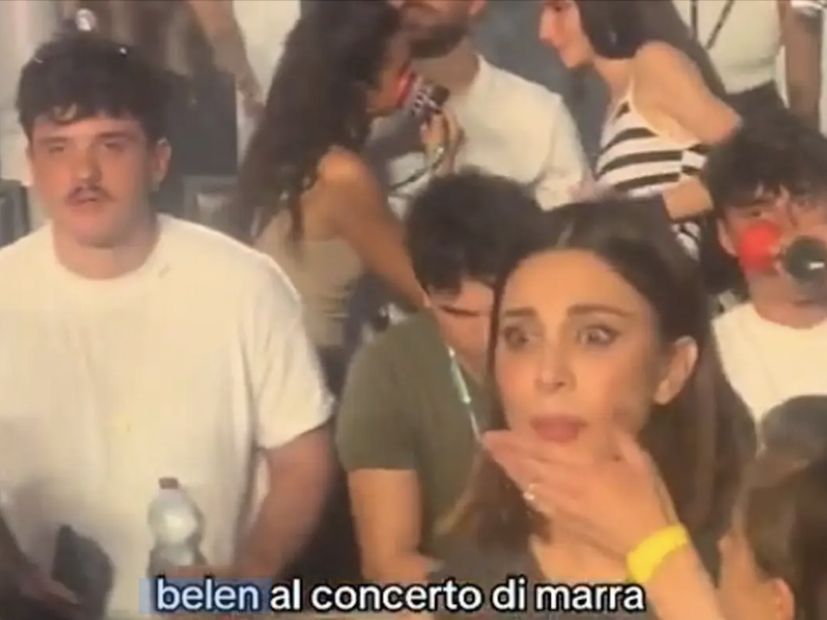Belen e Olly, al concerto di Marracash è scattato qualcosa? Si seguono e lei impazzisce per lui Belen e Olly, al concerto di Marracash è scattato qualcosa? Si seguono e lei impazzisce per lui