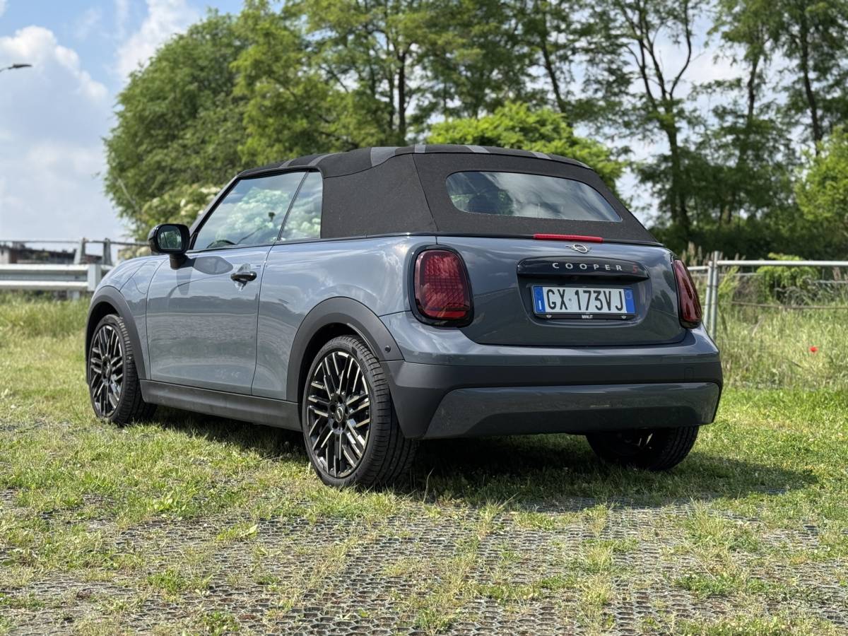 MINI Cabrio 2025: guarda la gallery della nuova decappottabile da città 6