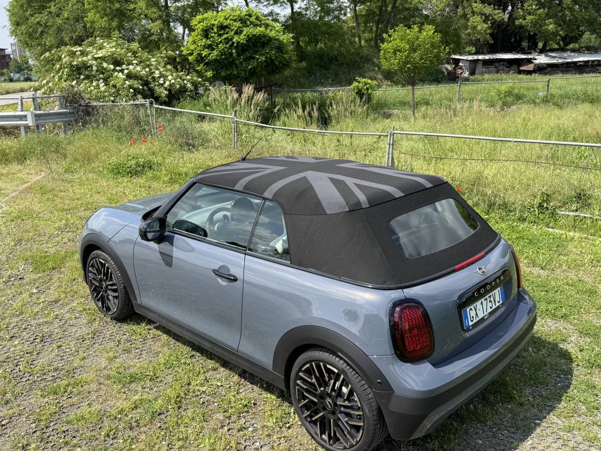 MINI Cabrio 2025: guarda la gallery della nuova decappottabile da città 8