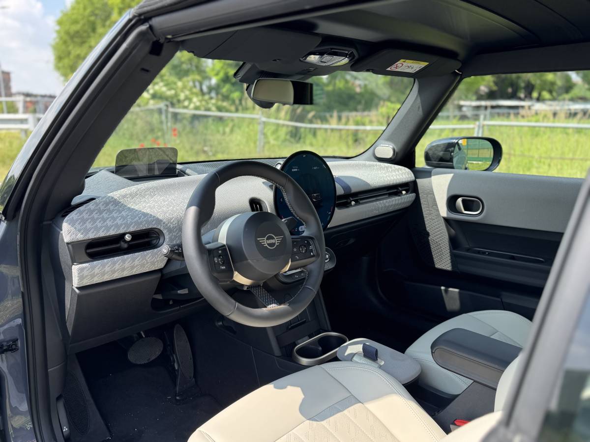 MINI Cabrio 2025: guarda la gallery della nuova decappottabile da città 11