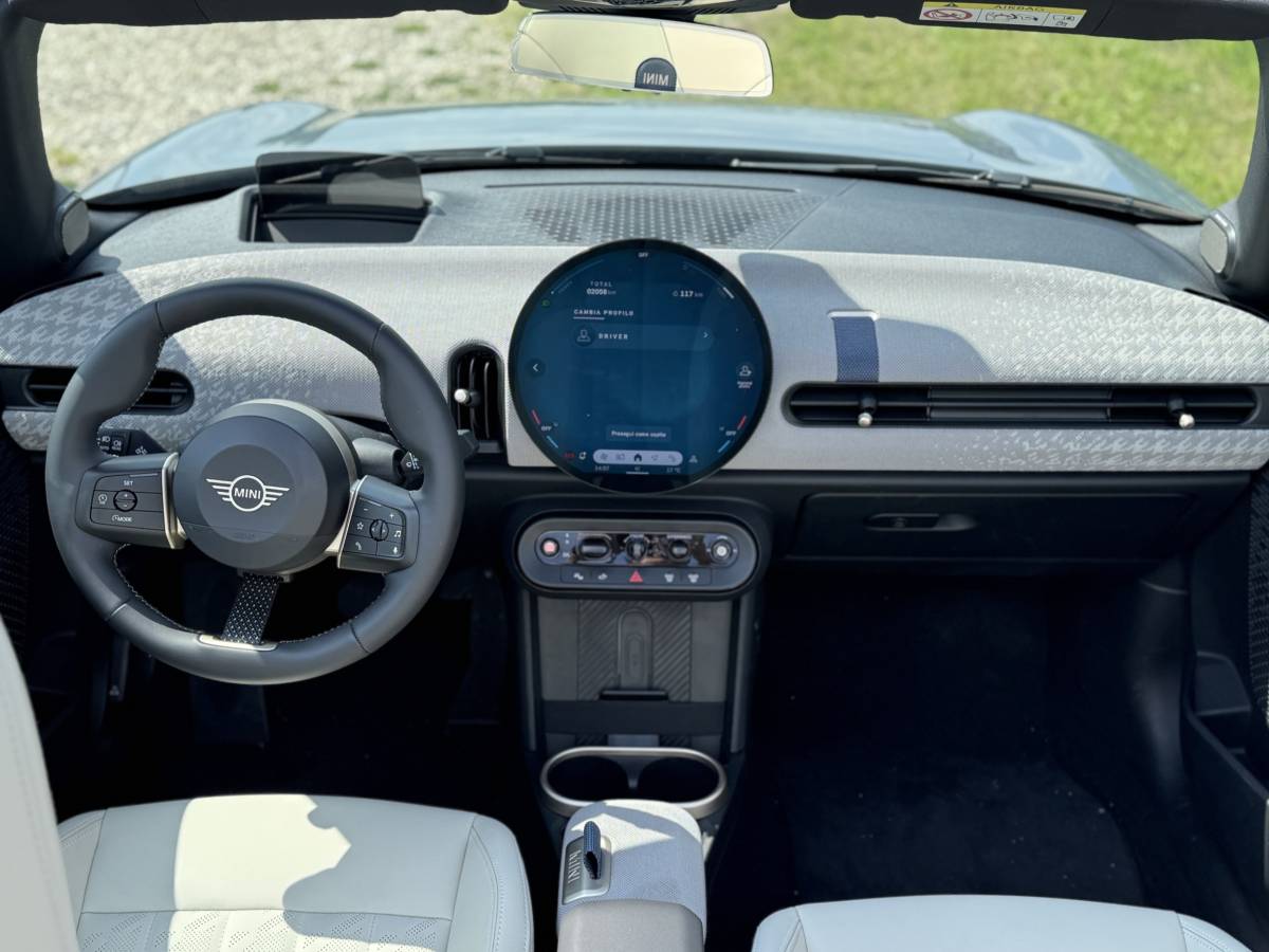 MINI Cabrio 2025: guarda la gallery della nuova decappottabile da città 15