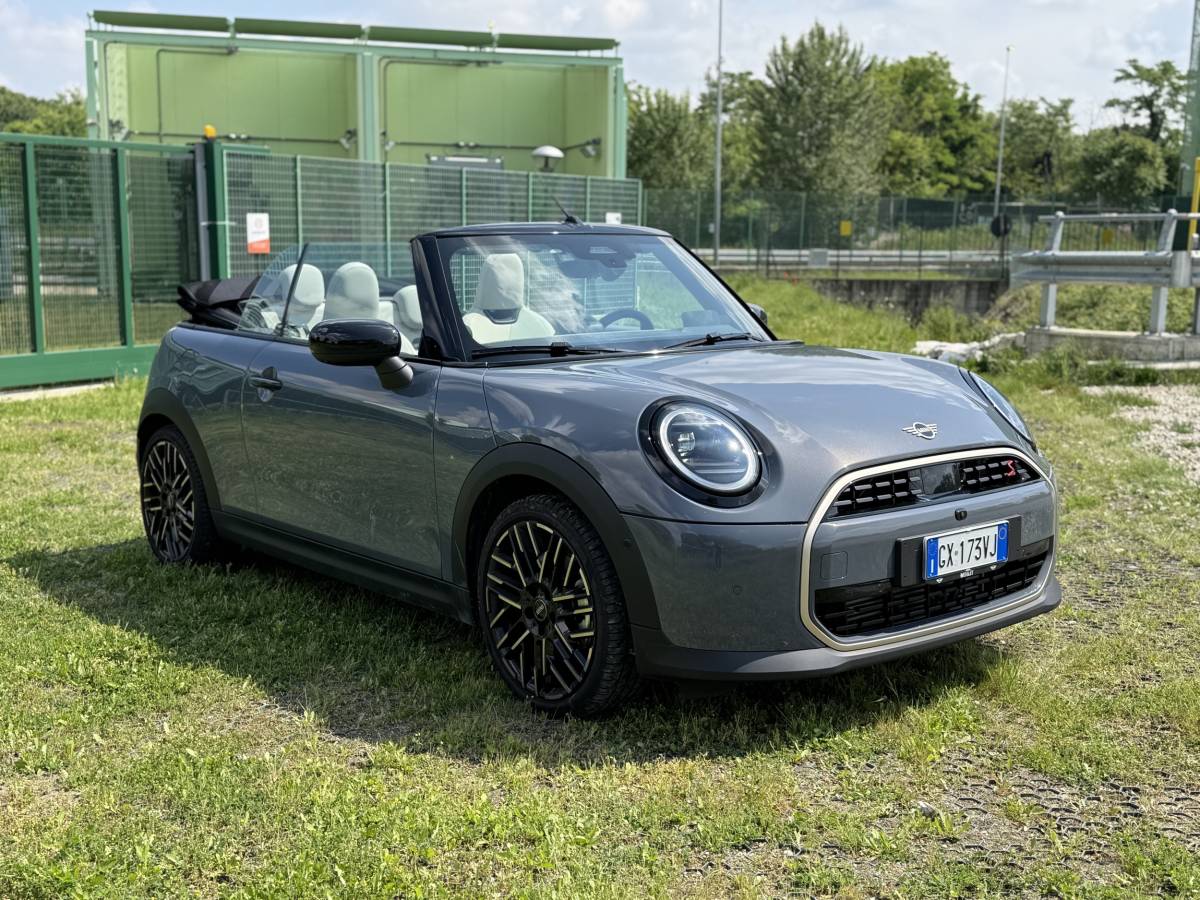 MINI Cabrio 2025: guarda la gallery della nuova decappottabile da città 16