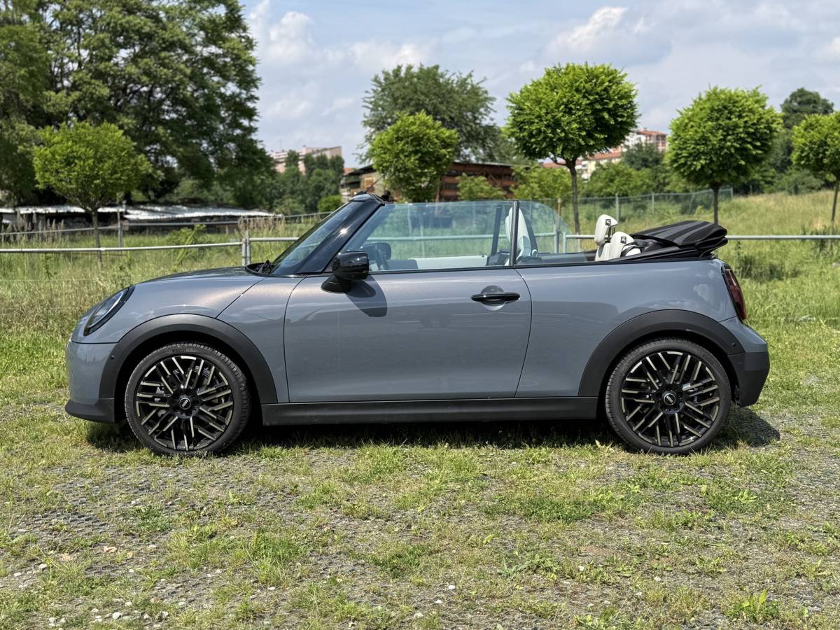 MINI Cabrio 2025: guarda la gallery della nuova decappottabile da città 17
