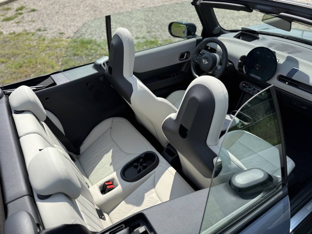 MINI Cabrio 2025: guarda la gallery della nuova decappottabile da città 19