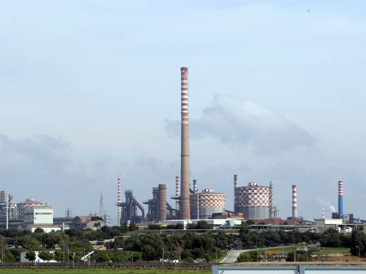 L’ex Ilva si aggrappa al cavaliere segreto. Ma la condizione è portare il gas a Taranto L’ex Ilva si aggrappa al cavaliere segreto. Ma la condizione è portare il gas a Taranto