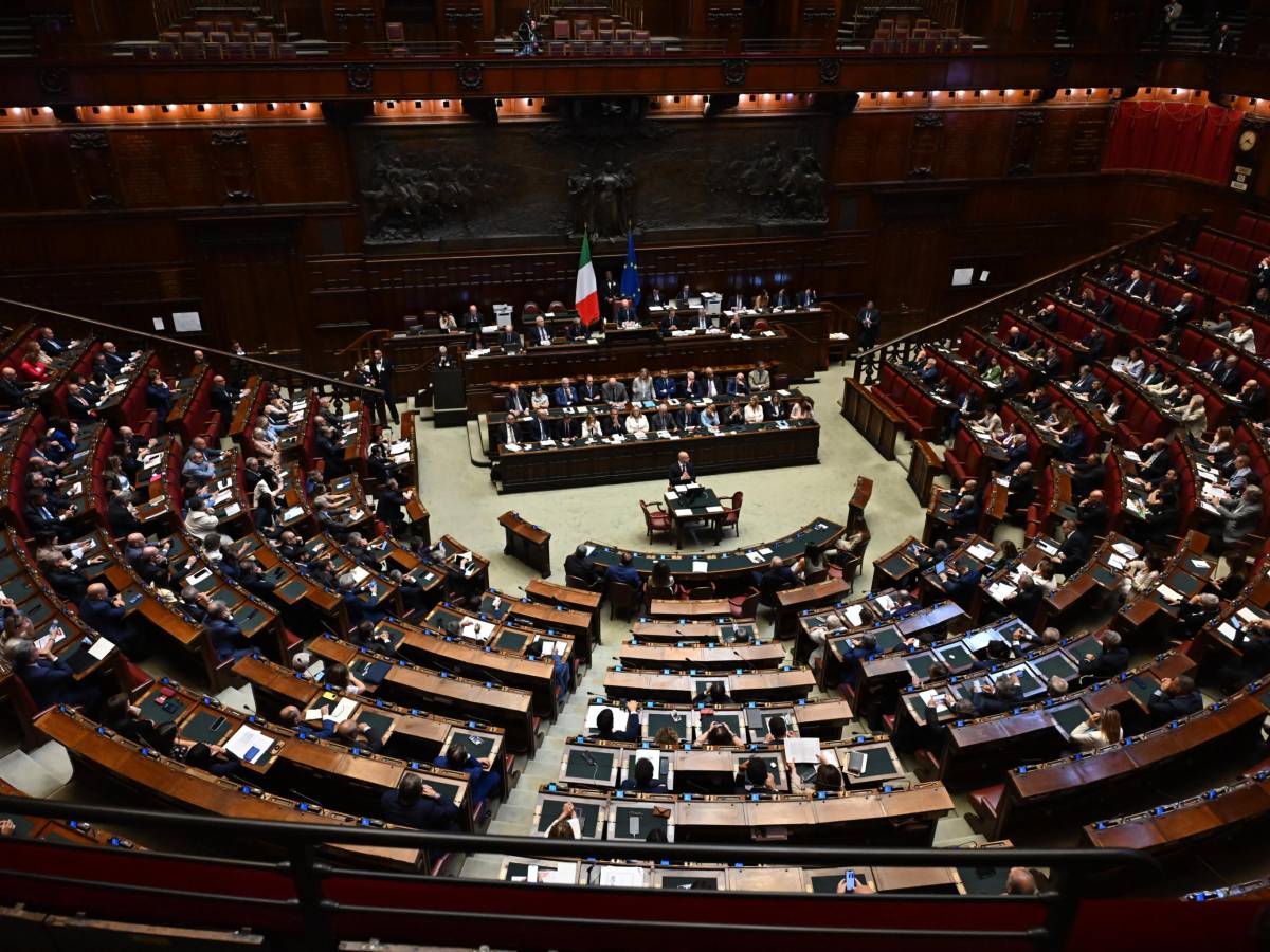 Regionali, riforme e manovra. Le vacanze inquiete dei parlamentari Regionali, riforme e manovra. Le vacanze inquiete dei parlamentari