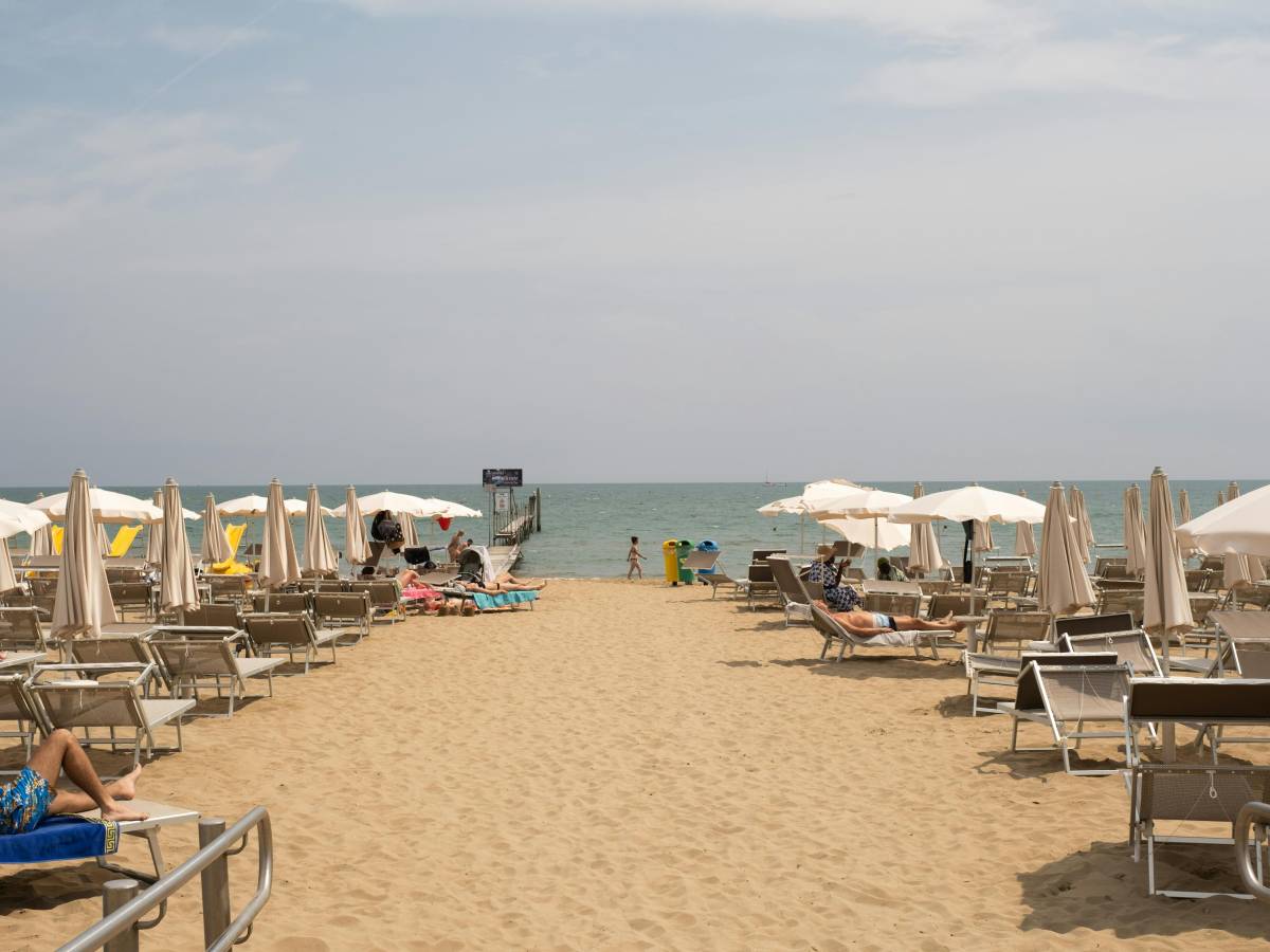 "Mi hanno stuprata in spiaggia". Un