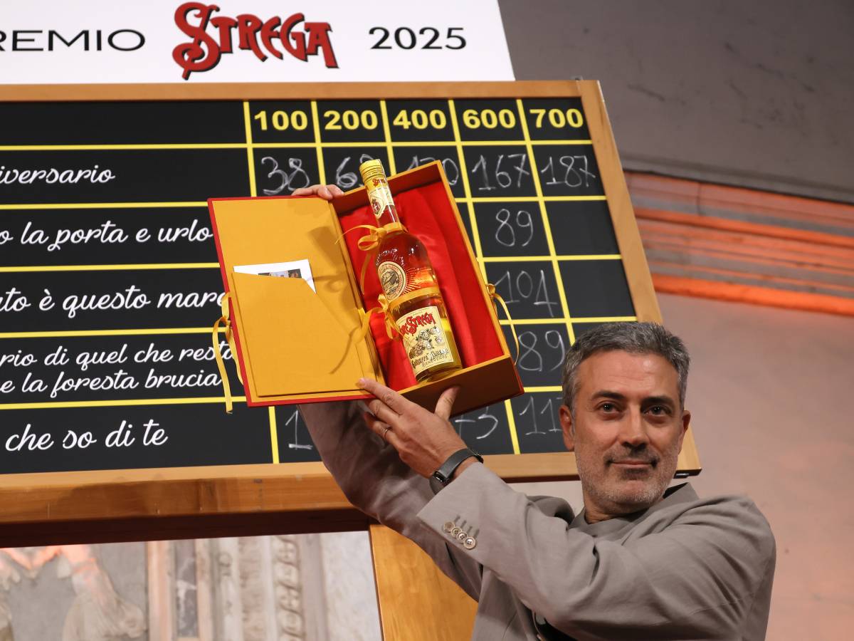 Premio Strega, chi è il vincitore e di cosa parla il suo libro Premio Strega, chi è il vincitore e di cosa parla il suo libro
