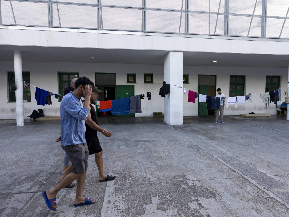 Migranti, proteste di 24 ore nel Cpr di Bari Palese. Struttura fortemente danneggiata