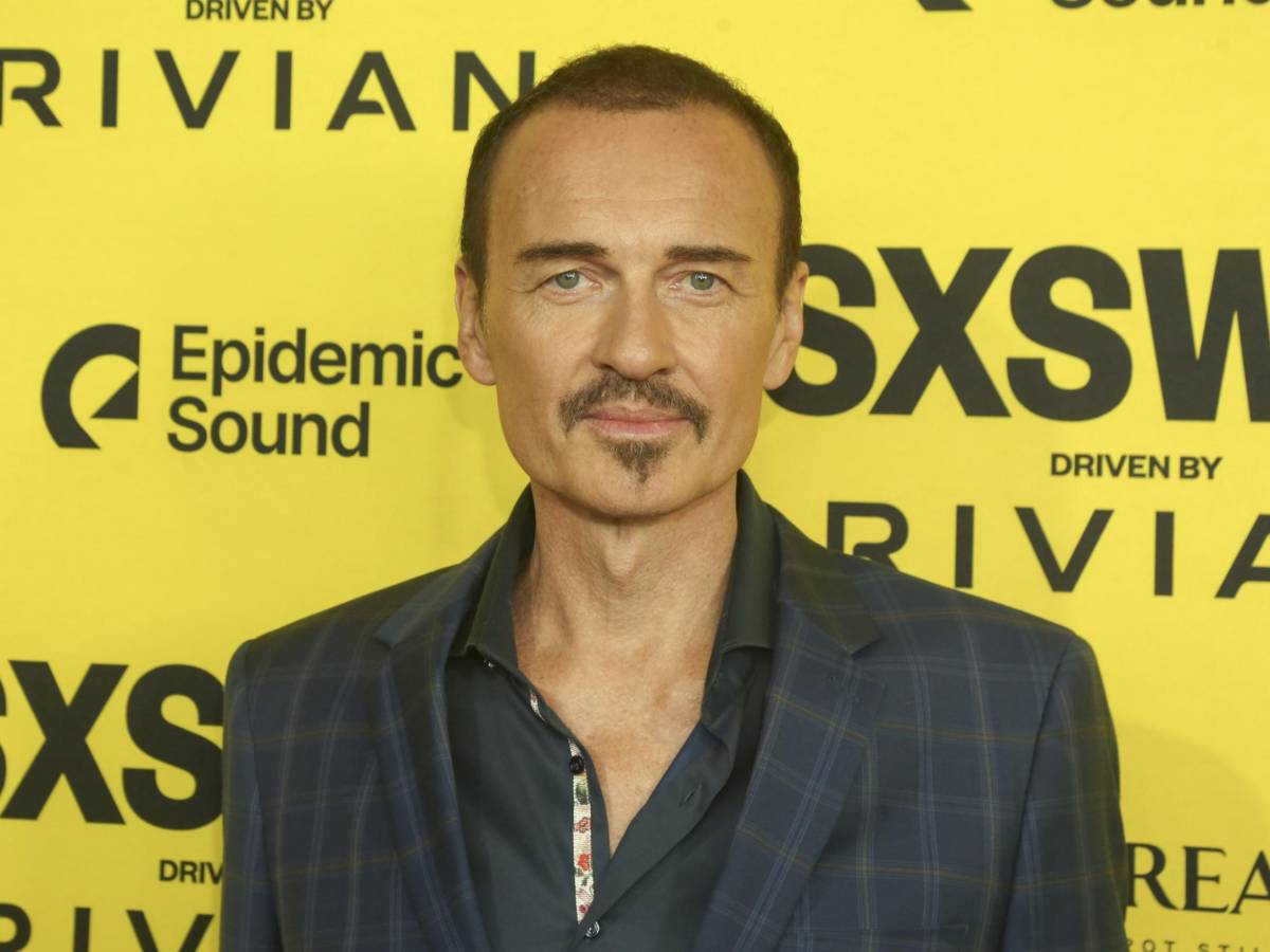 Morto Julian McMahon. L Morto Julian McMahon. L