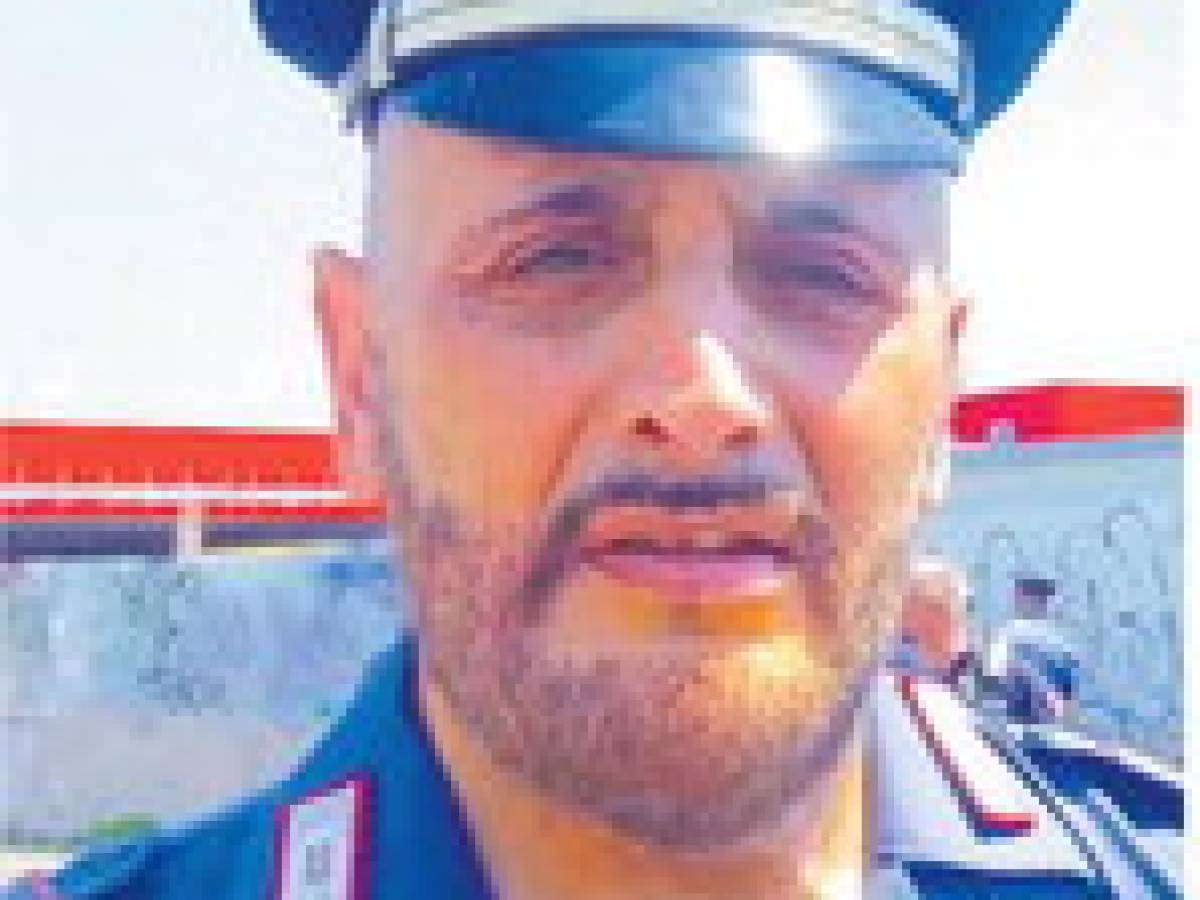 Terrore per i bambini del centro estivo Pioggia di lamiere: "Vivi per miracolo". Carabiniere eroe salva un uomo dal rogo Terrore per i bambini del centro estivo Pioggia di lamiere: "Vivi per miracolo". Carabiniere eroe salva un uomo dal rogo