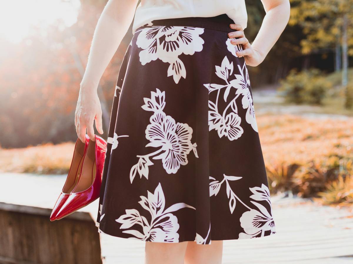 Gonna di raso, i modelli perfetti per outfit da giorno o da sera e per tutte le età Gonna di raso, i modelli perfetti per outfit da giorno o da sera e per tutte le età