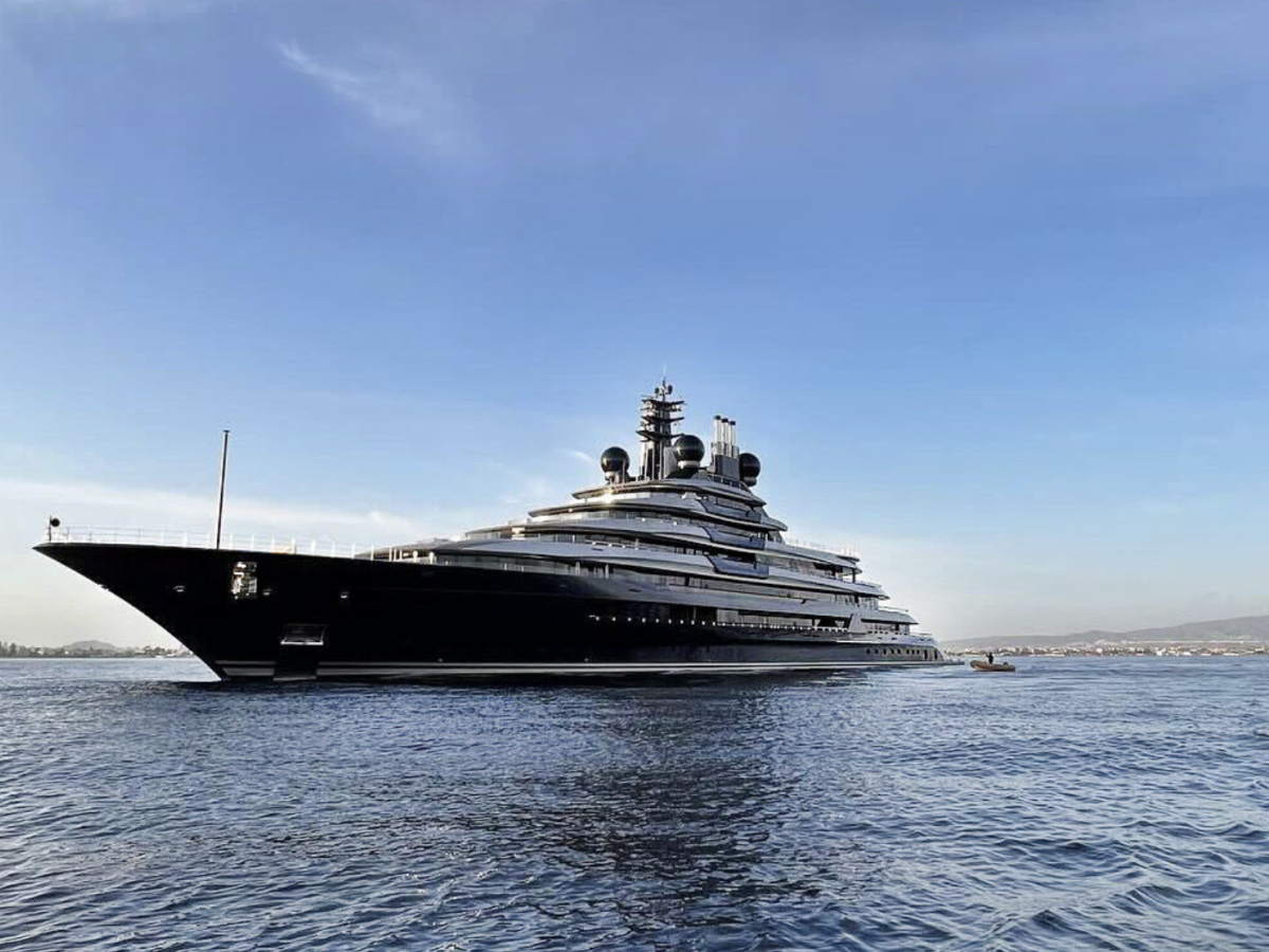 Luminance, il super yacht da 500 milioni di dollari del magnate ucraino in vacanza in Italia Luminance, il super yacht da 500 milioni di dollari del magnate ucraino in vacanza in Italia