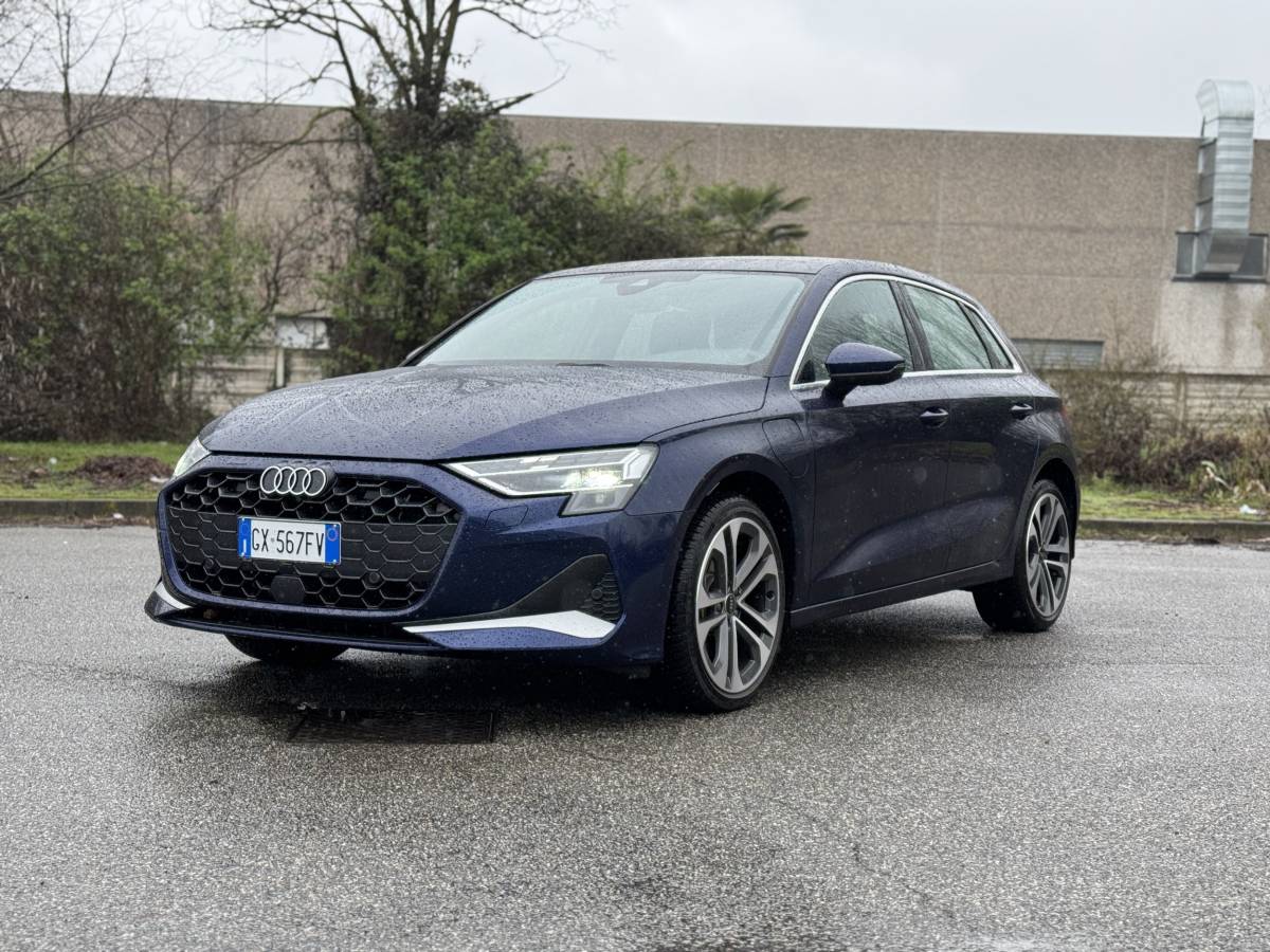Audi A3 Sportback plug in: la versione 2025 è più evoluta ed efficiente Audi A3 Sportback plug in: la versione 2025 è più evoluta ed efficiente