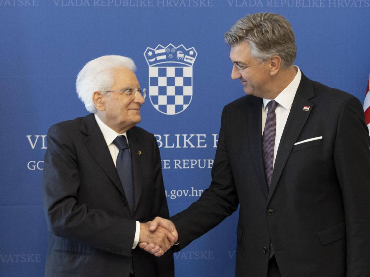 Dazi, Mattarella: "Ue modello di rete commerciale aperta che garantisce la pace" Dazi, Mattarella: "Ue modello di rete commerciale aperta che garantisce la pace"