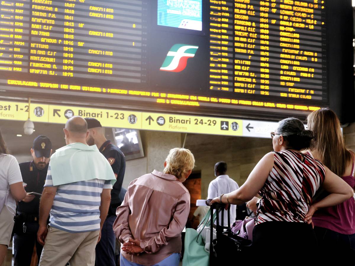 Sciopero dei treni, cancellazioni e ritardi fino a due ore: caos a Roma e Milano Sciopero dei treni, cancellazioni e ritardi fino a due ore: caos a Roma e Milano