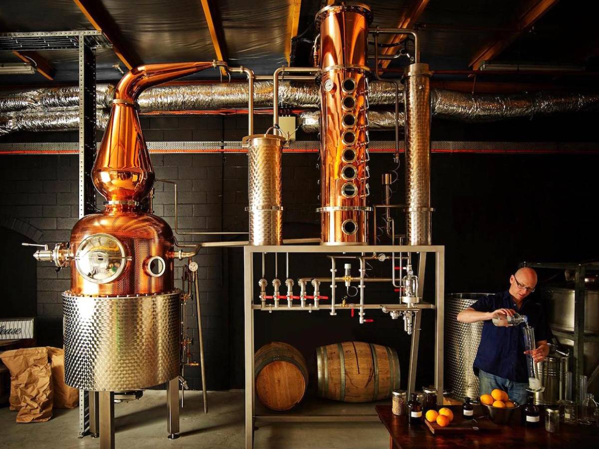 Professione distillatore: arriva il corso per imparare a farlo bene Professione distillatore: arriva il corso per imparare a farlo bene