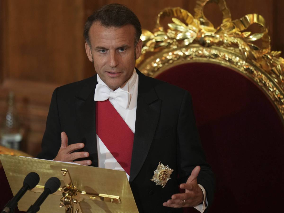 Quel regalo di re Carlo a Macron che fa arrabbiare gli inglesi: cosa ha fatto Quel regalo di re Carlo a Macron che fa arrabbiare gli inglesi: cosa ha fatto
