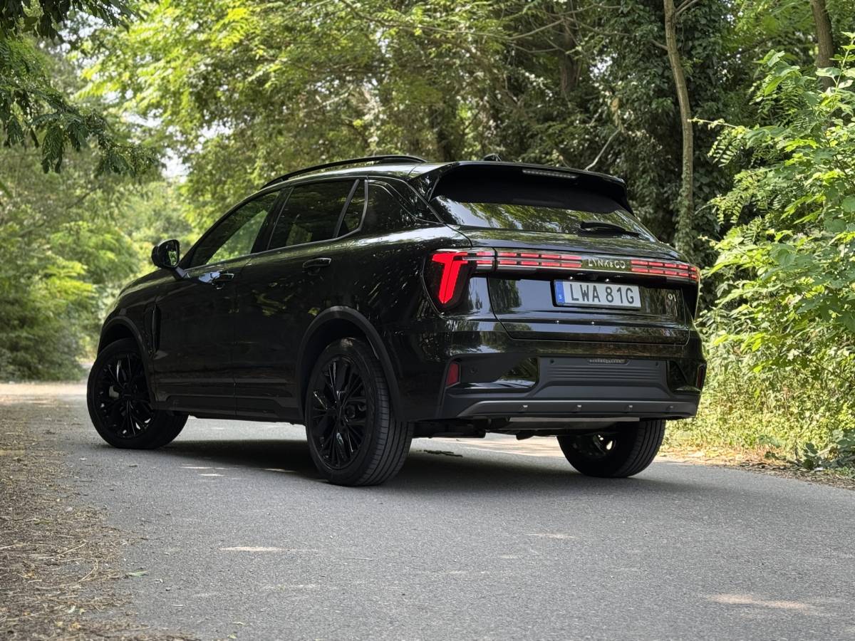 Lynk&Co 01 2025: guarda la gallery del nuovo SUV plug-in 12