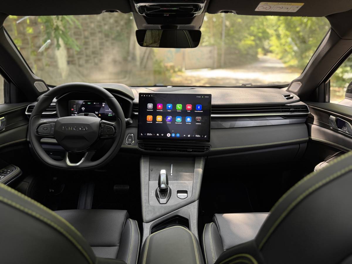 Lynk&Co 01 2025: guarda la gallery del nuovo SUV plug-in 17